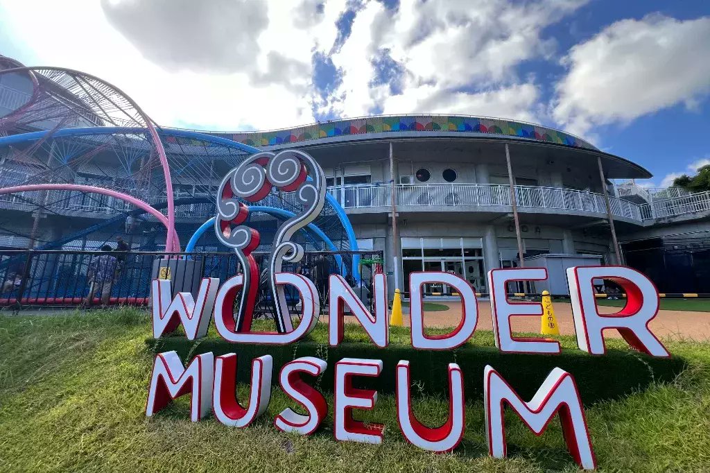 📍沖縄こどもの国
沖縄市にある動物園、ミュージアム、遊び場が一体となった人気観光スポット。穏やかな動物たちの姿を見れば、自然と元気をもらえるはず♪子連れのお出かけに最適です。