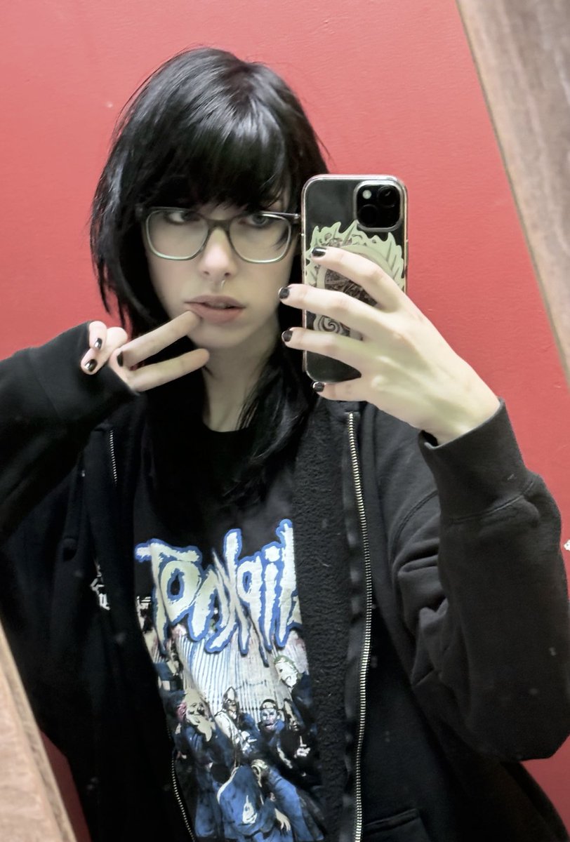 mothdevourer's tweet image. Emo hair means I don’t need makeup to look alt