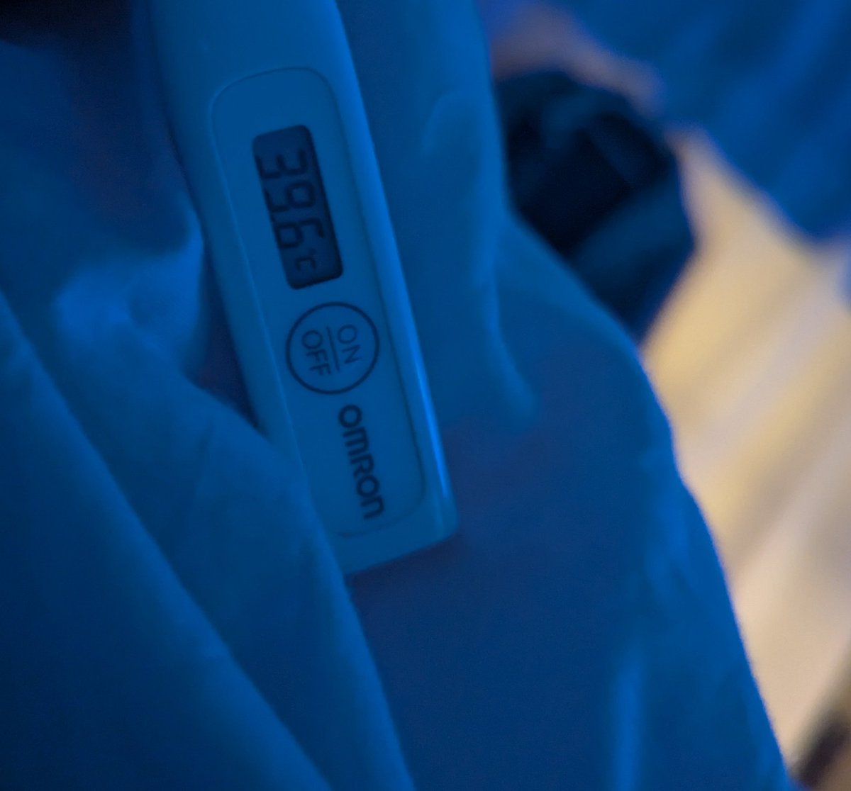 udon_118's tweet image. 少し外出るとすぐこれ