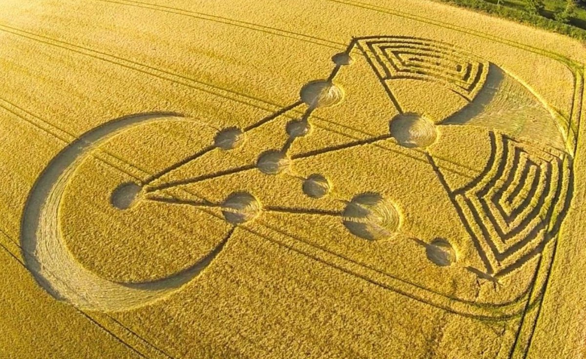 Amazing!  This agriglyph from years ago has been decoded!  It reads-

"WARNING: 31I/ATLAS is incoming!  It is a psyop intended to separate the gullible from the gifted."