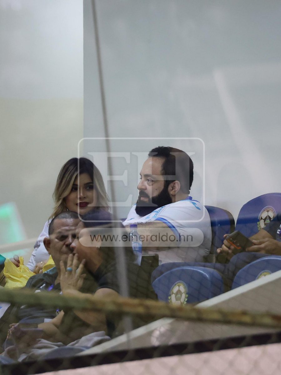 Luis Redondo anda en todo… menos en el Congreso. 👀📸
Así fue captado en el Estadio Nacional de Nicaragua junto a su pareja, Suyen Muñoz.

Foto: EL HERALDO