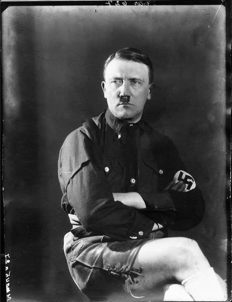 AmYisraelChai_X's tweet image. Friendly reminder to everyone who said “Hitler was cool.”

Adolf Hitler likely had a micropenis — and just one ball.