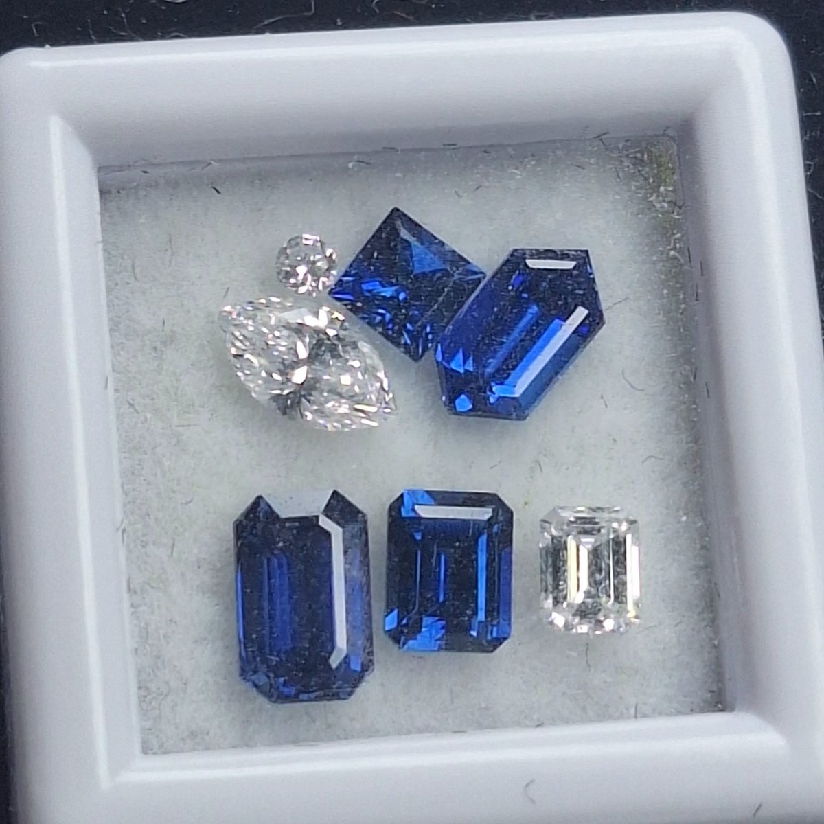 뉴돌왓으니가 올만에 감상타임 ~.~
핑블바컬 하나 더 삿는데 담달쯤 오겟지