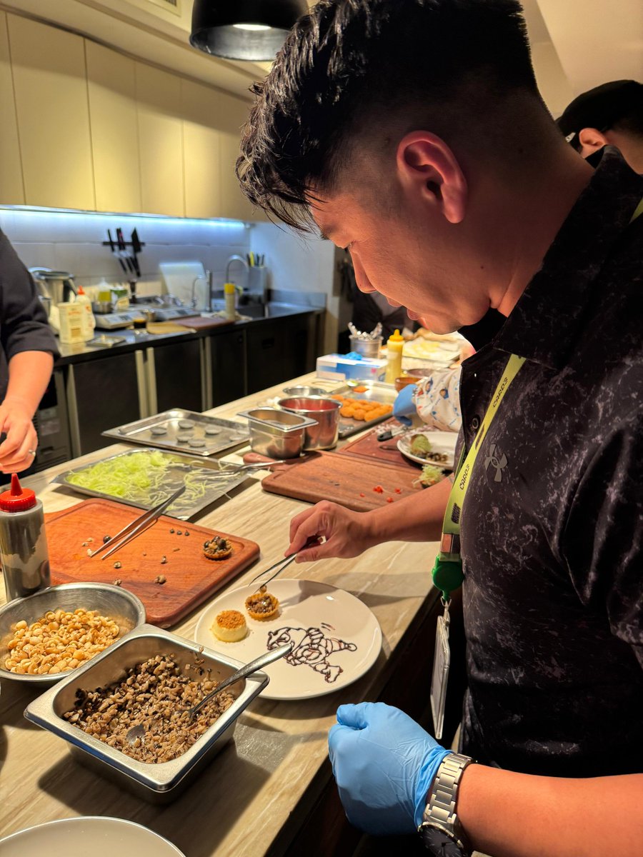 TheSamGor's tweet photo. @Michelin3XPLR It's all about the experience so we've just had a different type of event in Hong Kong🇭🇰. All about food, drawing skills and free flow drinks. And I won a lucky draw prize thx Michelin!
#M3C #3xperiences https://t.co/rJsA3erqqA