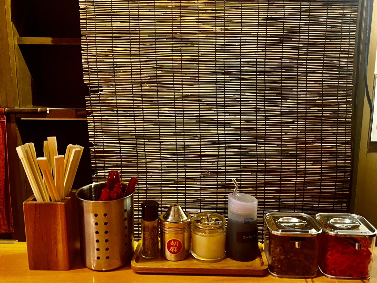 おはようございます☀
卓上調味料で味変してください🍜
本日もご来店お待ちしております！
【営業時間】
・11:00-15:00（14:45）
・18:00-21:00（20:45）
【定休日】
・水曜日、(土)夜の部
#埼玉ラーメン
#豚骨ラーメン
#さいたま市ラーメン
#鉄道博物館