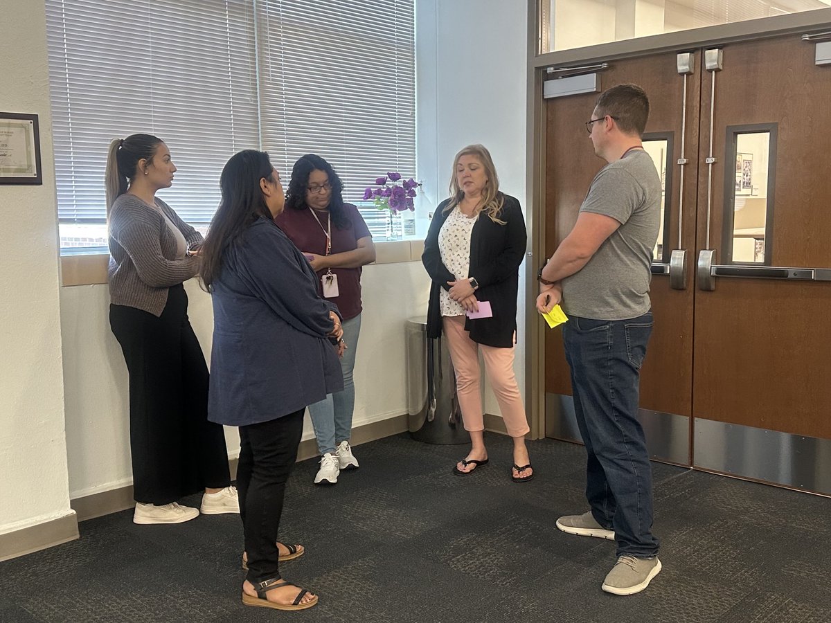 stepharillo's tweet image. Great day of learning today for our future Lever Leaders⁩! Learning about growing others and understanding the leadership shifts one needs to make to step into this role. The future is looking bright ⁦@LockhartISD⁩! #UnlockingPotential ⁦@DuboiseTyree⁩