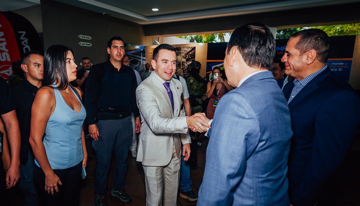 El Oro avanza cuando trabaja unido.

Acompañamos a nuestro lider <a href="/DanielNoboaOk/">Daniel Noboa Azin</a> en el Banana Business Machala 2025, donde quedó claro que la producción orense sigue creciendo y el banano rompe límites gracias a decisiones firmes.