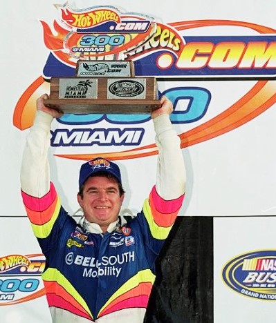 LegendsNascar's tweet image. Joe Nemechek won the 1999 HotWheels.com 300 at Homestead-Miami 26 years ago today. 🏁 

#FrontRowJoe 🏁