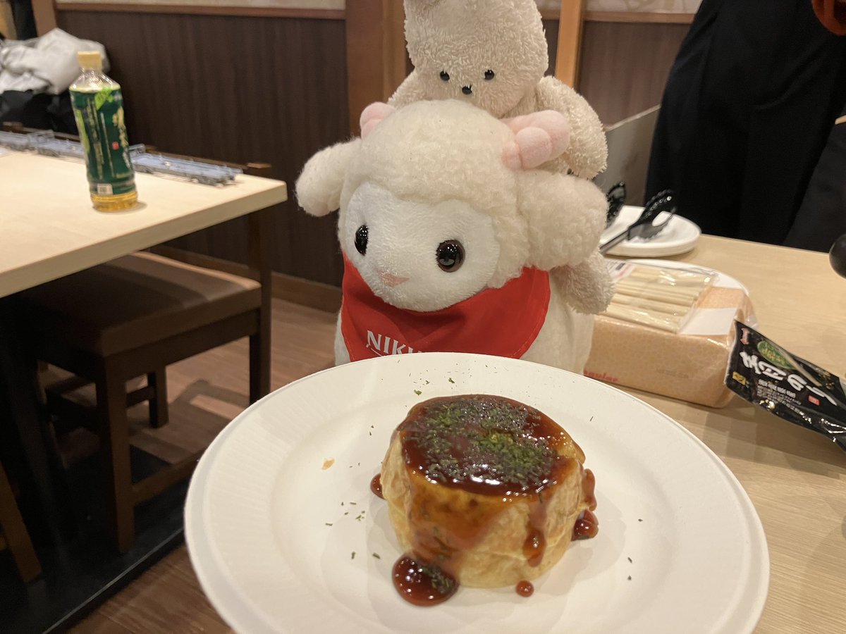 ＼企業公式文化祭に行ってきました🥳🫧／

両国はなの舞さんで企業公式文化祭に行ってきました！各社さんの屋台風ブースがとっても楽しかったです🌷

こんなに大きなちゃんこ鍋を振る舞っていただき、みみたくんもびっくりでした！

大阪焼き(大阪にはない笑)も美味しかったです〜😌