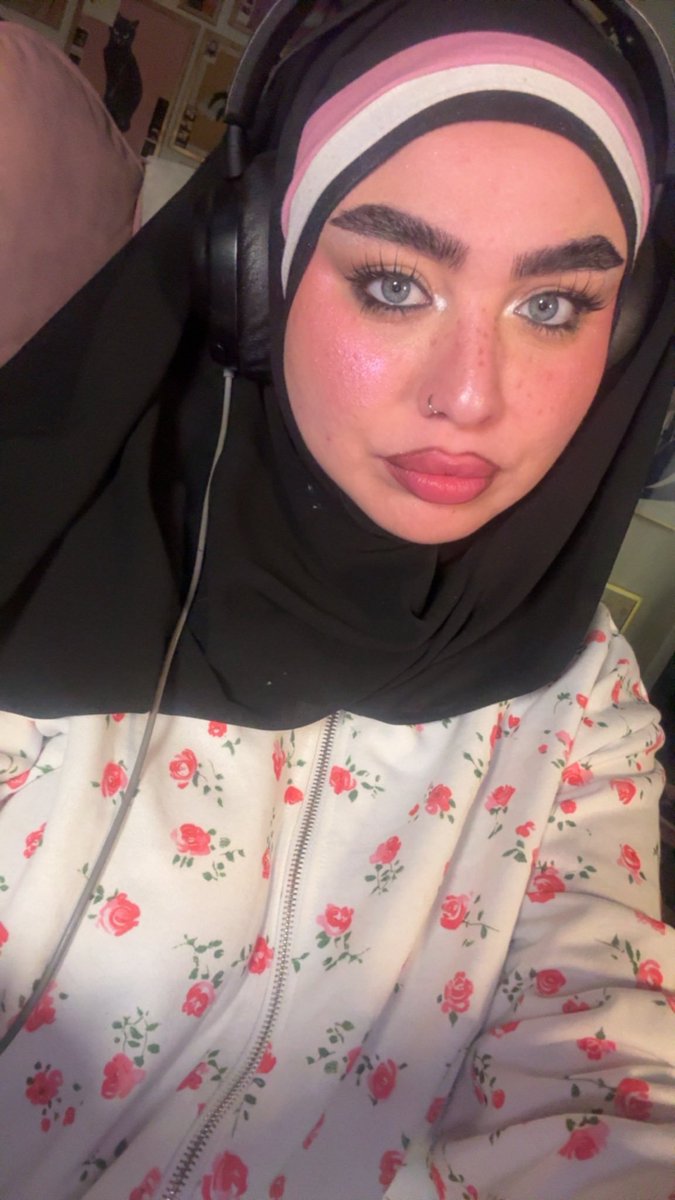 fr0gan's tweet image. Post you &amp;amp; your celeb lookalike 💅🏽

the streets have been saying this...