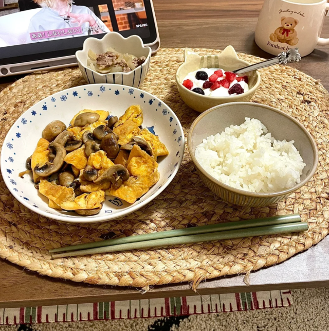 nrzmc7's tweet image. シンプルな食材でも、美味しい家庭料理が作れます。😎😎 #家庭の美味しさ #健康的な食事&quot;