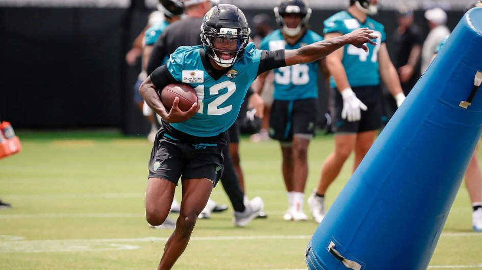 AliSyntax's tweet image. Travis Hunter&apos;s knee surgery ends his 2025 season, raising big questions about his dual role for the Jaguars and their future strategy. What now for Jacksonville?  clutchpoints.com/nfl/jacksonvil…
