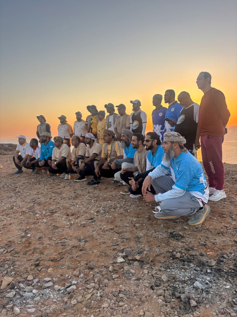 مشاركة اعضاء من فريق الصمود للمغامرات مع هيئة البيئة في حملة تطوعية في شاطئ رأس الجنز بجنوب الشرقية ضمن ملتقى قادة وأعضاء فرق المشي