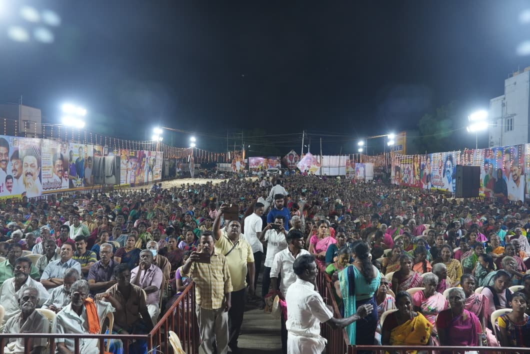 Date: 13/11/2025
நிகழ்ச்சி-34 #பர்மா_காலணி

🏴🚩 முத்தமிழறிஞர் தமிழினத் தலைவர் டாக்டர் கலைஞர் அவர்களின் 102-வது பிறந்த நாளை முன்னிட்டு, மதுரை தெற்கு மாவட்ட திமுக மகளிர் அணி சார்பாக,

திருப்பரங்குன்றம் மேற்கு  ஒன்றியத்திற்குட்பட்ட தனக்கன்குளம் - பர்மா காலணி கிராம மக்களுக்கு,