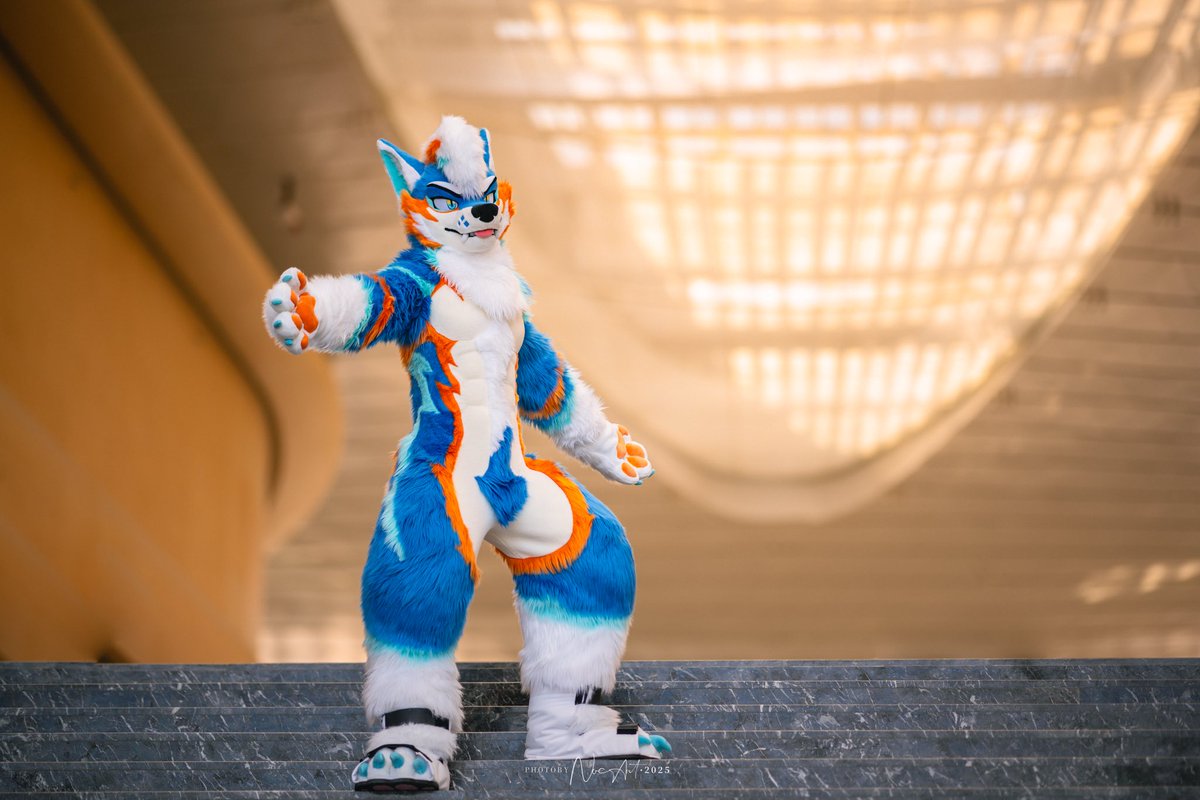 Come with me！
📷<a href="/makanae02/">makanae</a> 
 #FursuitFriday