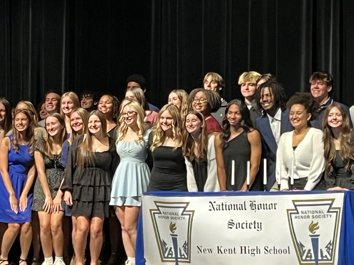 riley_waldron19's tweet image. I was inducted into the National Honors Society tonight! So grateful for my family, my coaches, and my teachers supporting me! Truly blessed!