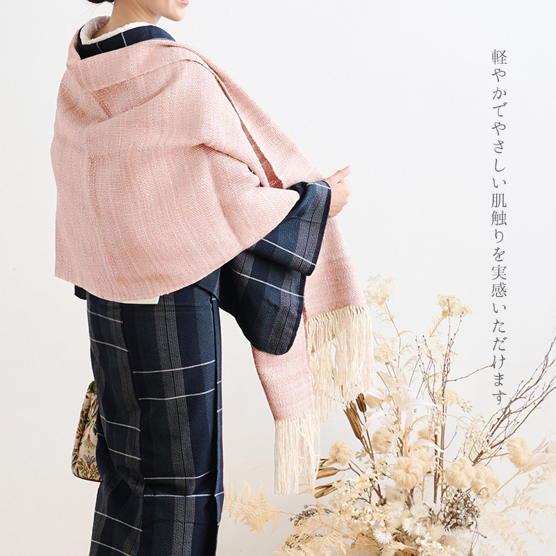 haimuraya's tweet photo. 毎年楽しみにしてくださる方が多い、真綿のあったかショール。
軽くてふんわり、やさしい暖かさに包まれます。

大判だから羽織るだけで安心感。
寒い日の強い味方です。
https://t.co/uIqFGRbk7j https://t.co/Rt5baFC0na