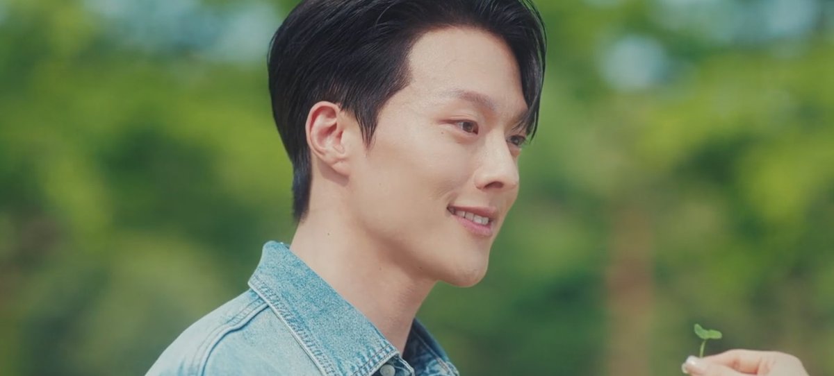 kdrama_menfess's tweet photo. •kdm• 🔥 dynamite kiss 🔥

Woy penonton stop senyum2 ngga!! 🫵🏻
Ettdaahh udah gue bilang stop senyum2

Jujur sampe lupa kapan terakhir kali nonton drama yg bikin berbunga2 + senyum mulu kek orang gila. Cara ngemas dramanya bagus bgt baru 2 eps bisa bikin penonton ketagihan https://t.co/1KOYKkbbqH