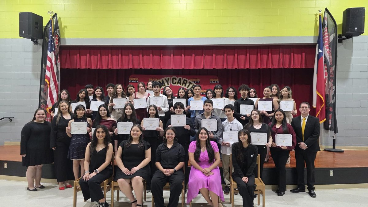LuisCBocanegra1's tweet image. Milestone night at @JCECHSRedWolves🎉 We inducted a bright new class into the Psi Alpha National Honor Society. ​Celebrating excellence, leadership, and curiosity about the human mind. So proud of these scholars🎉
@lajoyaisd
#CarterPride #RedWolves #ProudPrincipal  #FutureLeaders