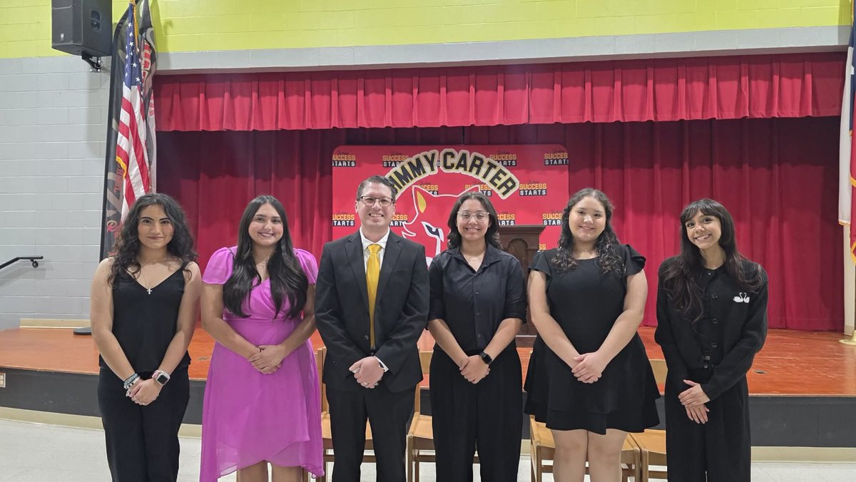 LuisCBocanegra1's tweet image. Milestone night at @JCECHSRedWolves🎉 We inducted a bright new class into the Psi Alpha National Honor Society. ​Celebrating excellence, leadership, and curiosity about the human mind. So proud of these scholars🎉
@lajoyaisd
#CarterPride #RedWolves #ProudPrincipal  #FutureLeaders
