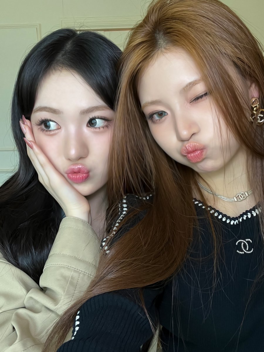 KiiiKiii_talk's tweet image. 곽하음!!!!!!!!!!!!!!!! 생일 추카한다!!!!!!!!!!
너 이제 매년 생일 나랑 보내야 돼 ㅋ 
어디 가기만 해~~ 따랑행😘 
-너의 흰머리오목눈이가^^-

#KiiiKiii #키키 #SUI #수이