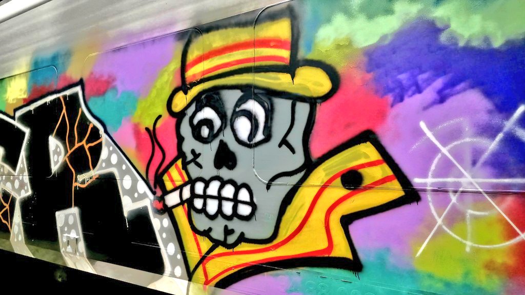 DVuyst's tweet photo. So much graffiti on these poor Desiro trains.
#graffiti #art #streetart #trainart #trains #trein #treintweet #stationdendermonde #dendermonde #nmbs https://t.co/Bc79nzp883