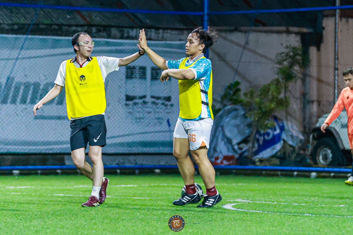 Played football until drop! ⚽

Main bola kami bareng teman2x ekspatriat Belanda Rabu kemarin sangat seru 🔥

Sampai jumpa lagi Rabu depan 🇮🇩🇳🇱

Oranje fans yang mau ikut, reply/DM kami 🧡

<a href="/OnsOranje/">OnsOranje</a> <a href="/KNVB/">KNVB</a> <a href="/NLinIndonesia/">NL Embassy Indonesia</a> <a href="/PapiiiKenny/">Stevie</a> <a href="/irhamirham/">P. Schmeichel Xpüžø</a>
#NothingLikeOranje #BelandaJuara