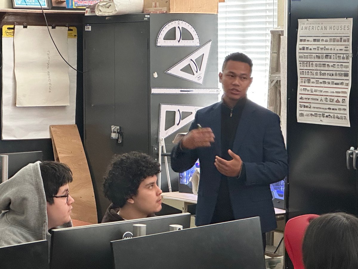 Mr. Paredes tweet media