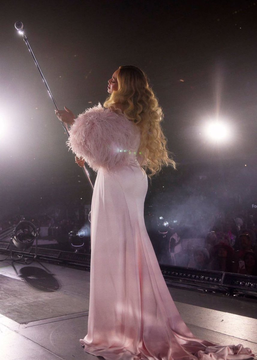 beyonce as glinda the good witch