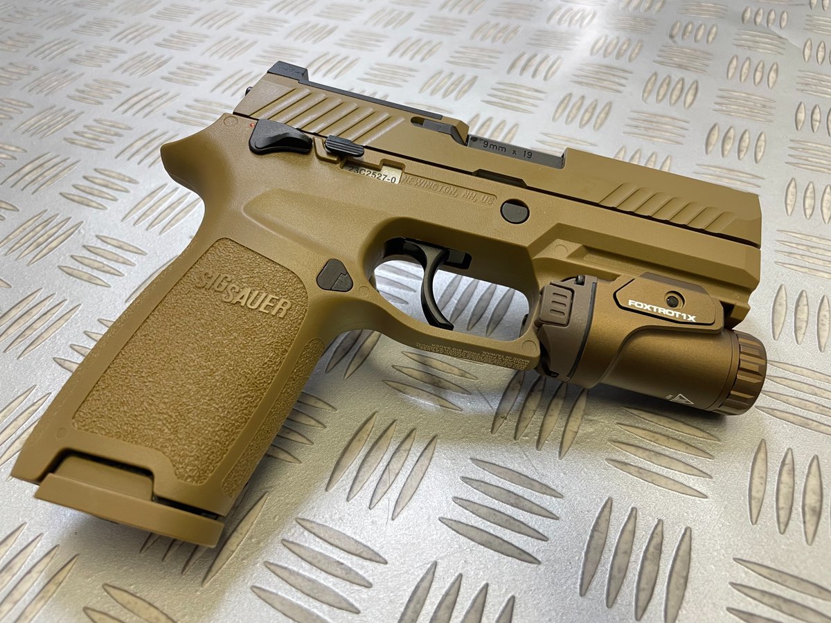 ー新製品情報ー SOTAC社製 SIG FOXTROT1タイプ ウェポンライト BK/DE