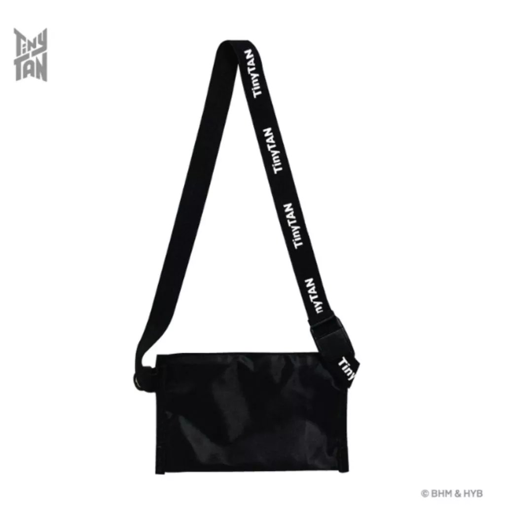RandomMarketth's tweet photo. กระเป๋าสะพายข้าง BTS TinyTAN รุ่น Dynamite สีดำ | Fanny Bag ใบเล็กพกสะดวก ของแท้จาก🇰🇷
💸421 บาท [พร้อมส่ง]
#ตลาดนัดบังทัน #ตลาดนัดBTS #ตลาดนัดอาร์มี่ #ตลาดนัดarmy #BTS #TinyTAN #ArmyThailand #บังทัน https://t.co/lFuAGUFgy5