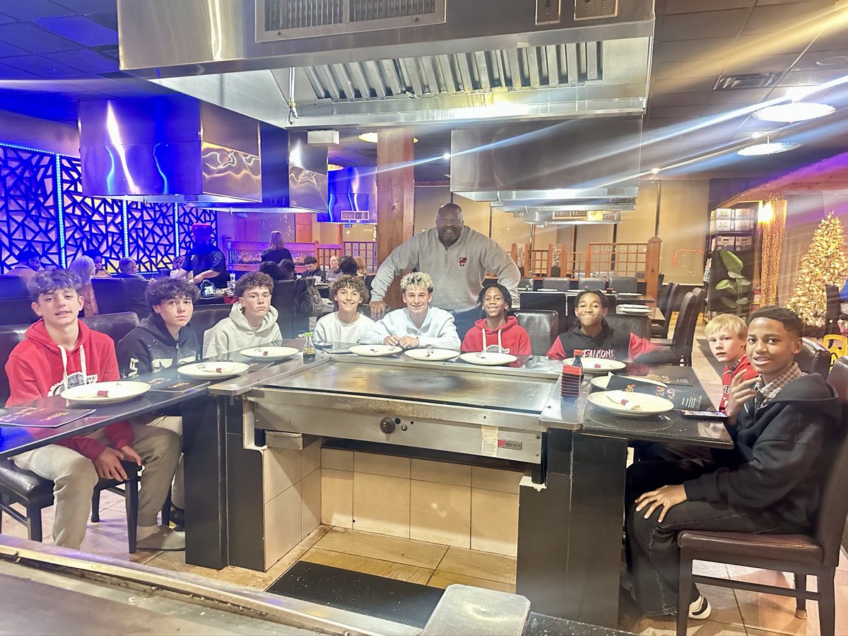 Another successful 8th grade dinner for these young men at Tokyo Steakhouse in Smyrna. Love this group.#teambonding