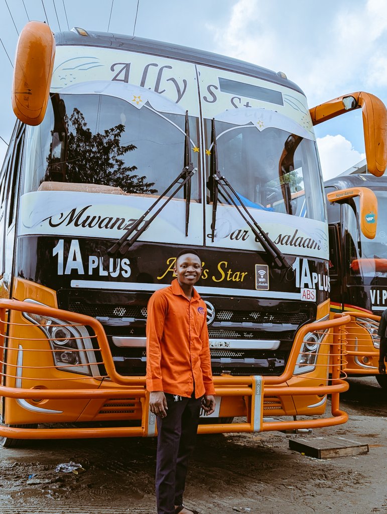 HUYU DOGO NAMTABIRIA MAKUBWA MBELENIIII

ANAITWA DOGO  CHERERE BOI

ALLYS STAR BUS🍊🍊🍊🍊