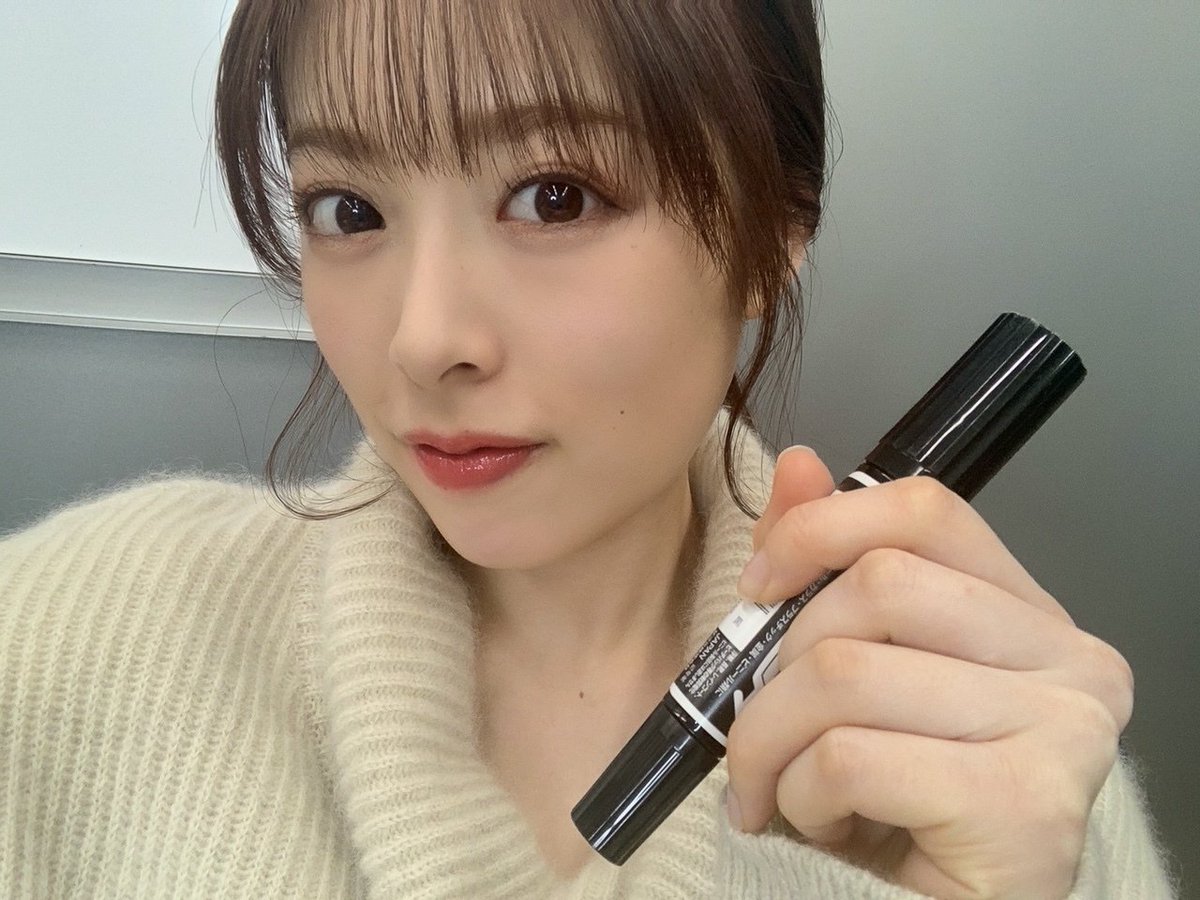 tattsu_moutui's tweet image. 〇〇:ふゎぁ〜

冬優花:おはよう ﾌﾌｯ

〇〇:おはよう…なんで笑ってんの？

冬優花:自分の顔に見たらわかるよﾌﾌﾌｯ

〇〇:……落書きしてんじゃねーかっ！！

冬優花:寝顔が可愛くて笑

〇〇:マッキー……油性じゃん！

冬優花:…あ、間違えた。水性と思ってた

〇〇:そこは天然かよ

#坂道日和