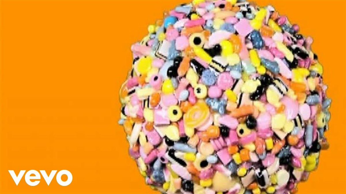 kittehdaboi's tweet image. #nipclub Desserts

New Young Pony Club - Ice Cream 
youtube.com/watch?v=-shACM…