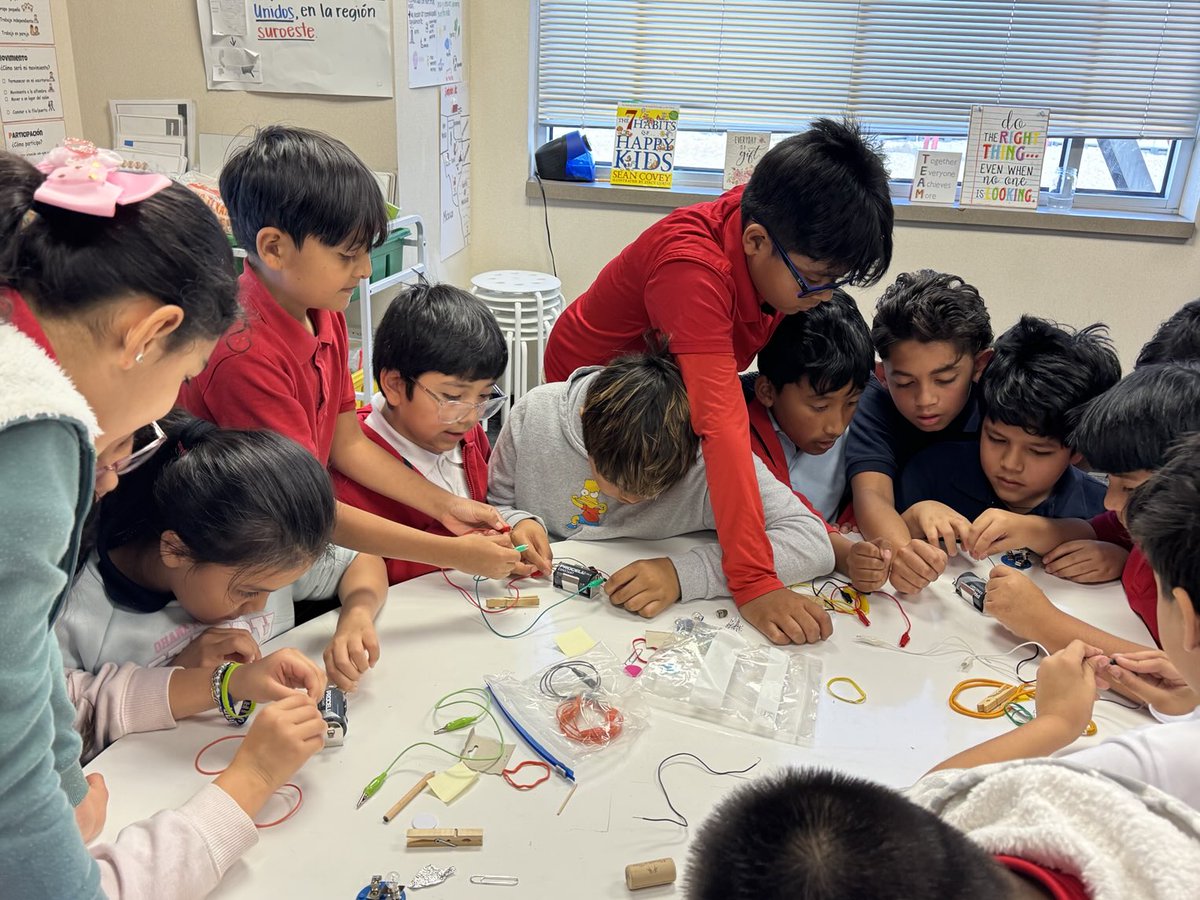vega7myriam's tweet image. Great things are happening in Mrs. Vega’s classroom! Exploring, discovering, communicating, collaborating, learning! ⁦@Horn_Dreams_Big⁩ ⁦@AliefISD⁩ ⁦@AliefScience⁩ #circuits #conductors #insulators #synergy #Science