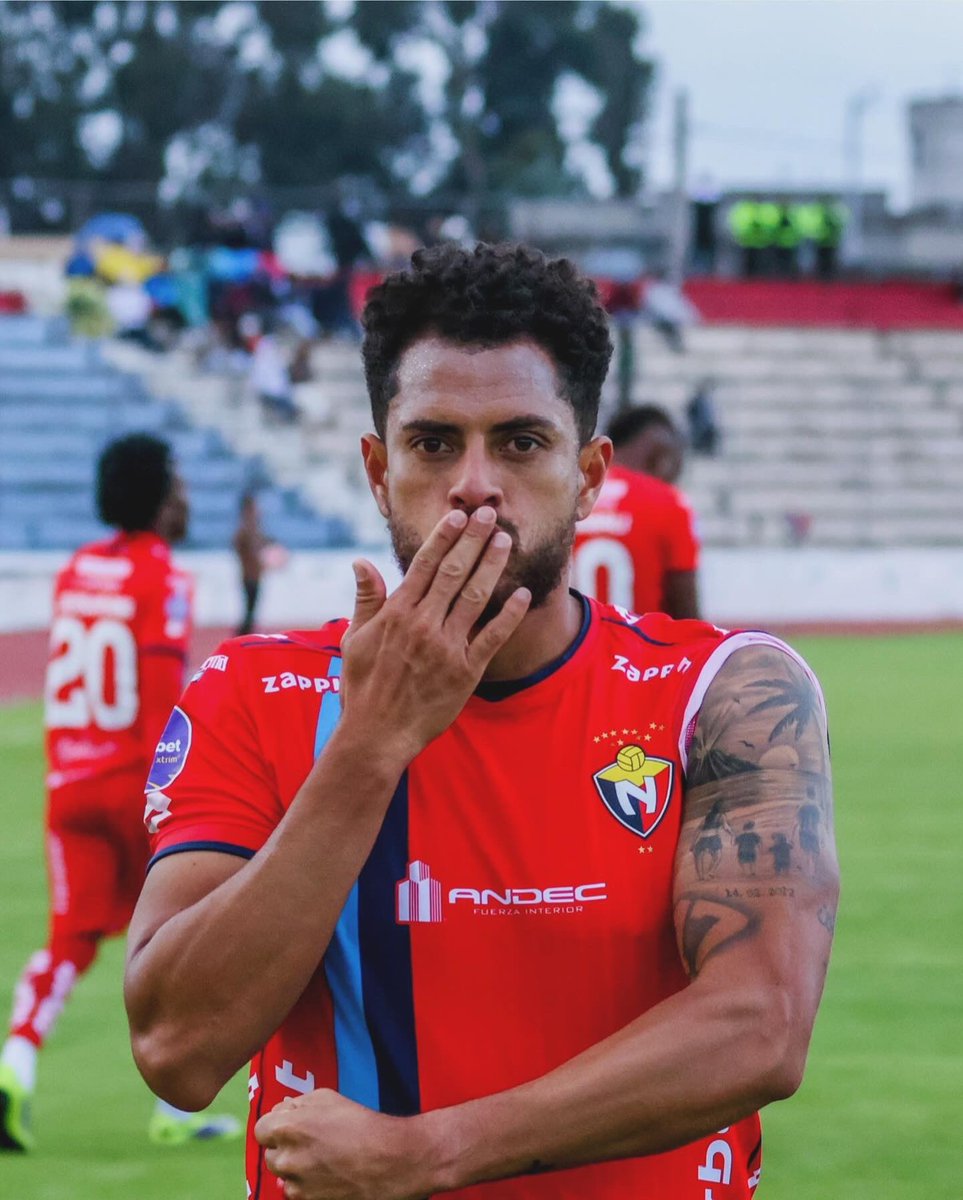 Charles Vélez tweet media