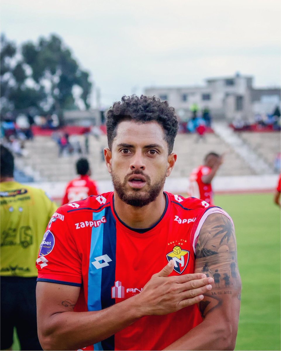 Charles Vélez tweet media