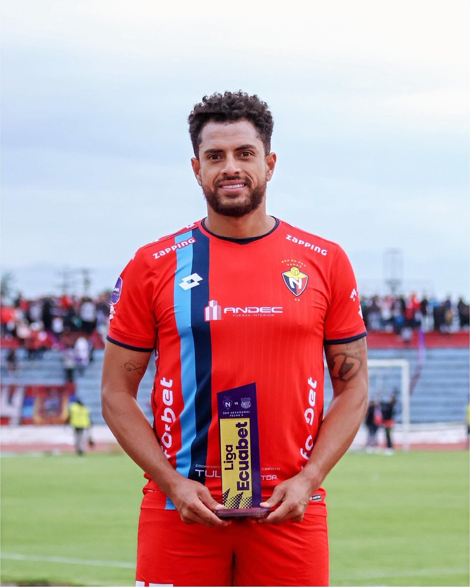 Charles Vélez tweet media