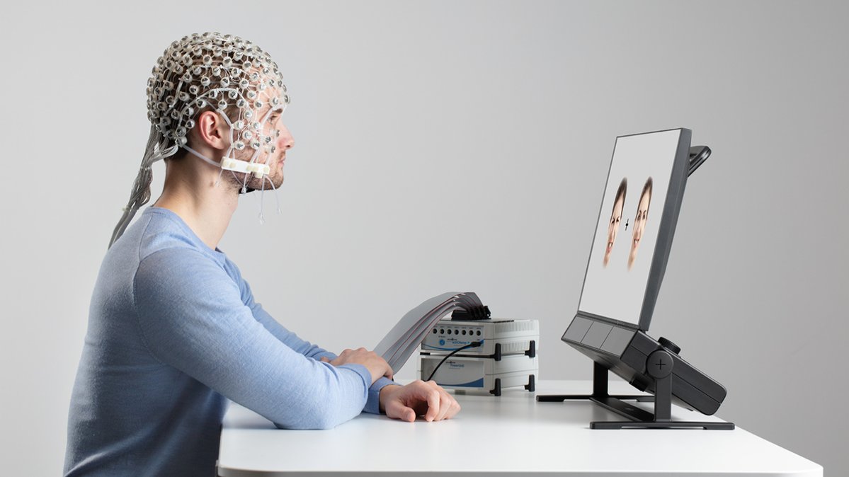 Brain_Products's tweet image. Join us at #SfN2025 next Tuesday for a live demo of simultaneous #EEG &amp;amp; #EyeTracking. We&apos;ll cover how to interface our #actiCHamp Plus with  @Tobii  Spectrum, perform a test recording &amp;amp; import eye tracking data into #BrainVision #Analyzer.

👉 Booth #2817
brainproducts.com/events/sfn-202…