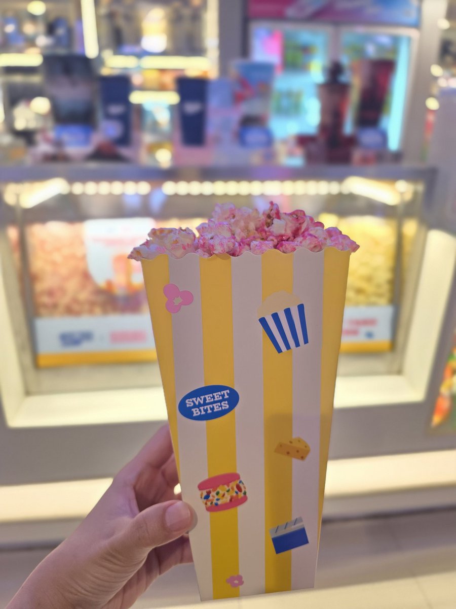 Jnoi12's tweet image. Check in ka 
เคี้ยวเพลินๆเกินห้ามใจ
แพรพเดียวหมดกล่อง
#StaySweetStayScreened
#SOURI #SOURIBKK
#winmetawin