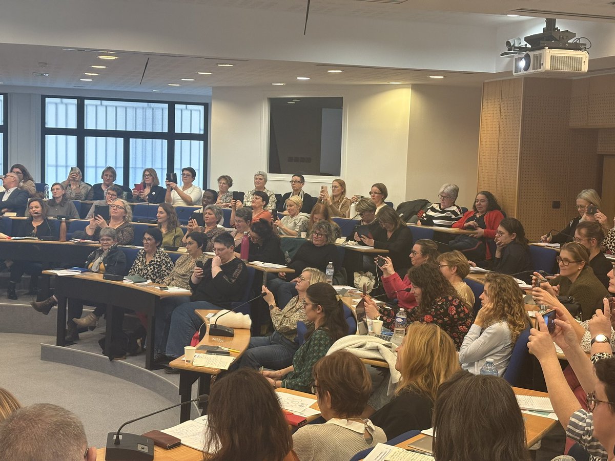 Nous saluons la présence d’<a href="/AnnieGenevard/">Annie Genevard</a> à l’Assemblée générale de la Commission Nationale des Agricultrices, venue clôturer une journée d’échanges consacrée à la place des femmes dans l’agriculture.

Ces discussions ont rappelé les attentes fortes en matière de reconnaissance,