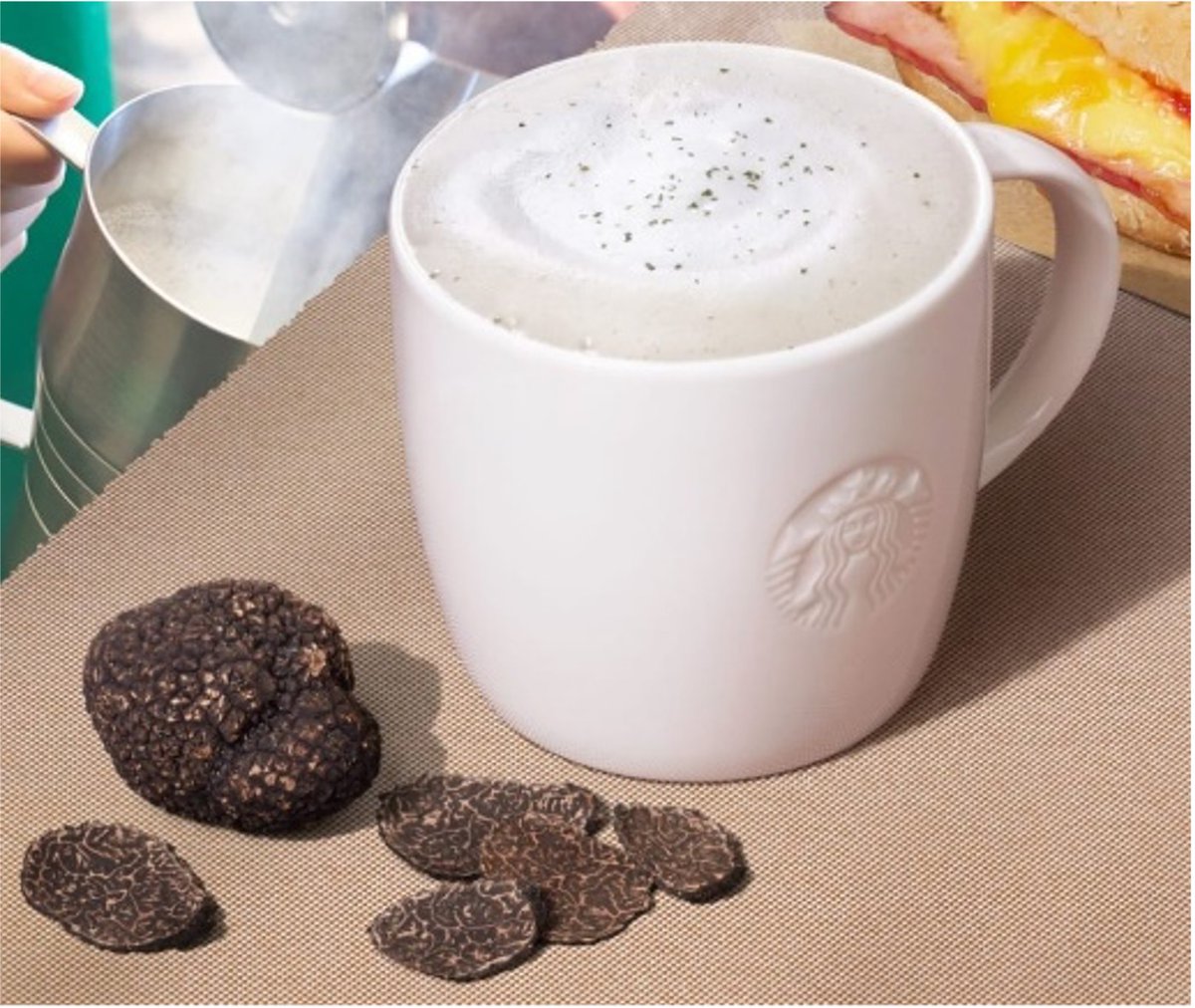 ＼PICK UP! きのこニュース／
#スタバ に新作登場！#トリュフ など、数種類のきのこを使用したスープチーノが販売開始🍄
香り高い #きのこ の風味を楽しめるそう♪

寒い時期にぴったりの一杯ですね☕
mama.smt.docomo.ne.jp/article/100869…