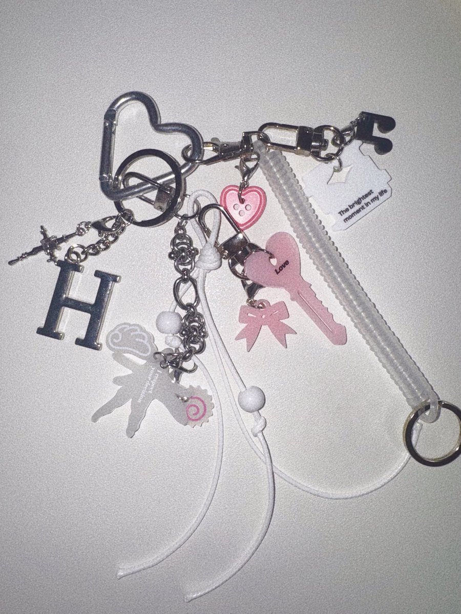 좋아하는 것들로만 잔뜩 꾸민 키링 . . 🍥🎀