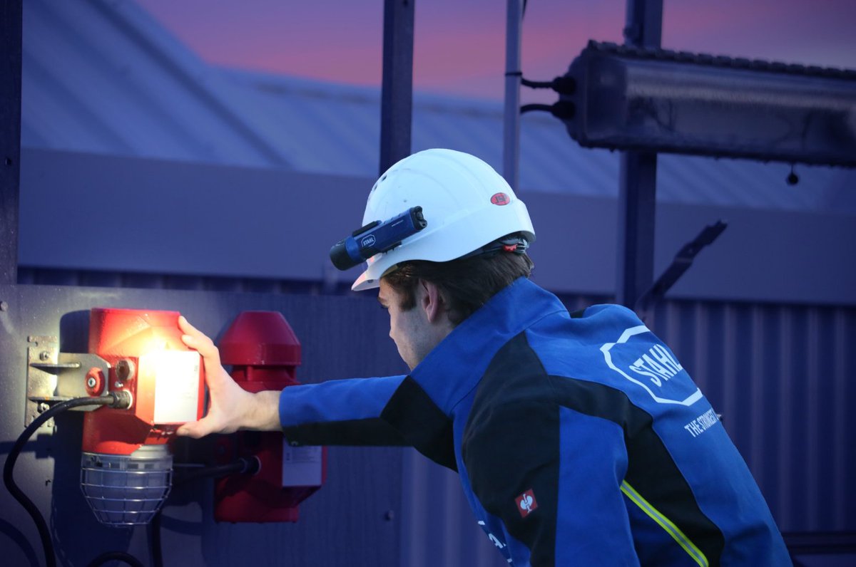 rstahlgroup's tweet image. 🔦 When every hand counts: The R. STAHL 6141/12-2S LED hand lamp delivers Zone 0/21 safety, 120 lm, IP68 waterproofing &amp;amp; up to 50 h runtime. Hand, helmet, or belt – reliable light wherever you need it. Never lose sight, even in the dark. #ExplosionProtection #Safety #LED