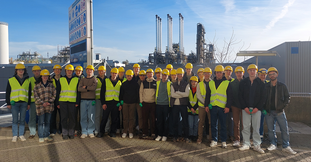 Deze week mochten we een groep studenten Burgerlijk Ingenieur (3e bachelor Werktuigkunde) van KU Leuven <a href="/FirWEngSc/">FirW KU Leuven</a> ontvangen. 

Ze kregen een introductie tot #Vynova en onze engineeringafdeling en een gegidste rondleiding door onze productie-installaties.