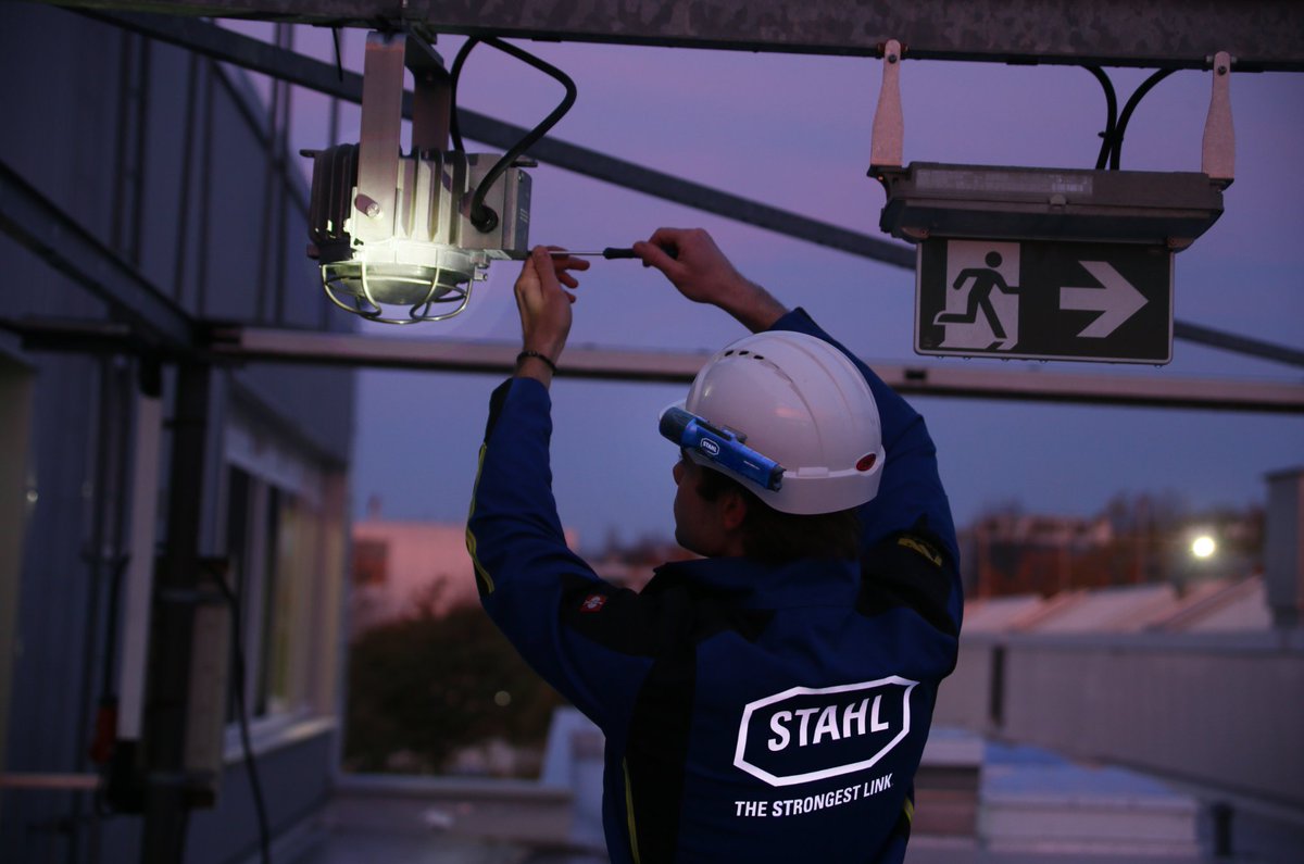 rstahlgroup's tweet image. 🔦 When every hand counts: The R. STAHL 6141/12-2S LED hand lamp delivers Zone 0/21 safety, 120 lm, IP68 waterproofing &amp;amp; up to 50 h runtime. Hand, helmet, or belt – reliable light wherever you need it. Never lose sight, even in the dark. #ExplosionProtection #Safety #LED
