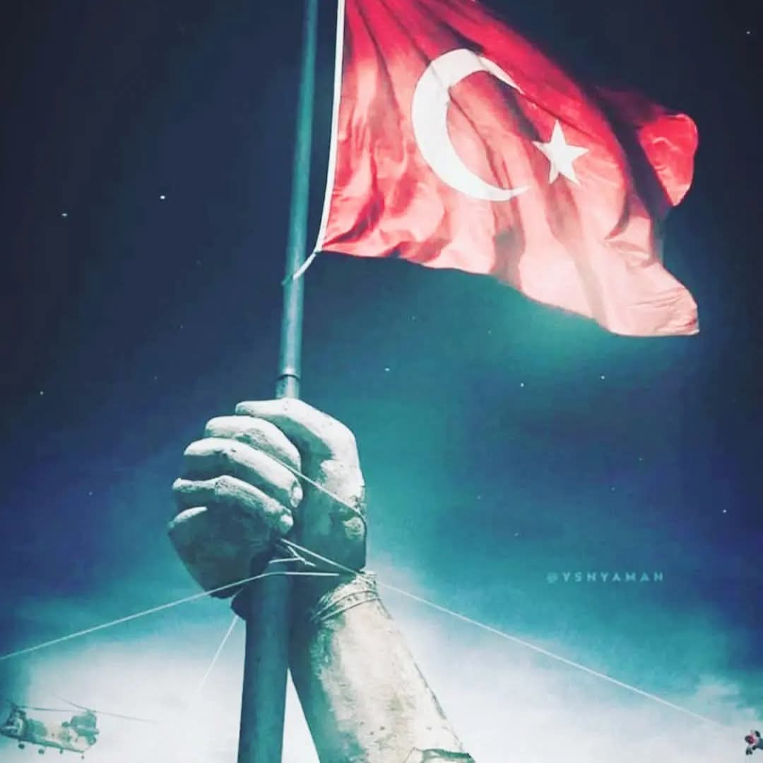 Toplum olarak milli değerlerimize, inançlarımıza ve birbirimizin hassasiyetlerine duyduğumuz saygıyı yitiriyoruz. Tartışmalar, bizi birleştiren ortak paydaları unutturur hâle geldi.Günlerdir yaşanılan karşılıklı hakaretler ve sebepleri topum vicdanını yaralıyor. Sağduyu lütfen🇹🇷