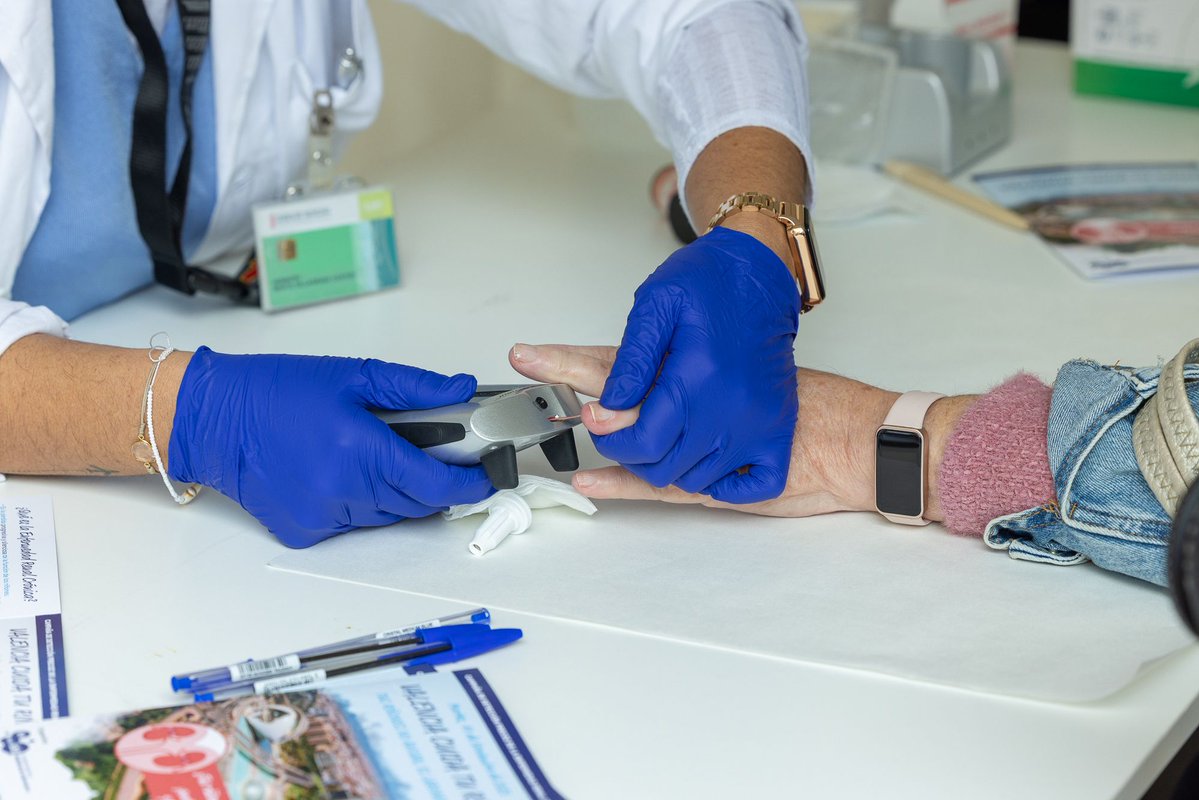 Semedlab's tweet image. 📌 La Sociedad Española de Medicina de Laboratorio #SEMEDLAB celebra la actividad “Valencia cuida tu riñón”, con el fin de acercar la actividad del Laboratorio Clínico a la ciudadanía de la Comunidad Valenciana mediante el análisis en sangre de su función renal 🩸
