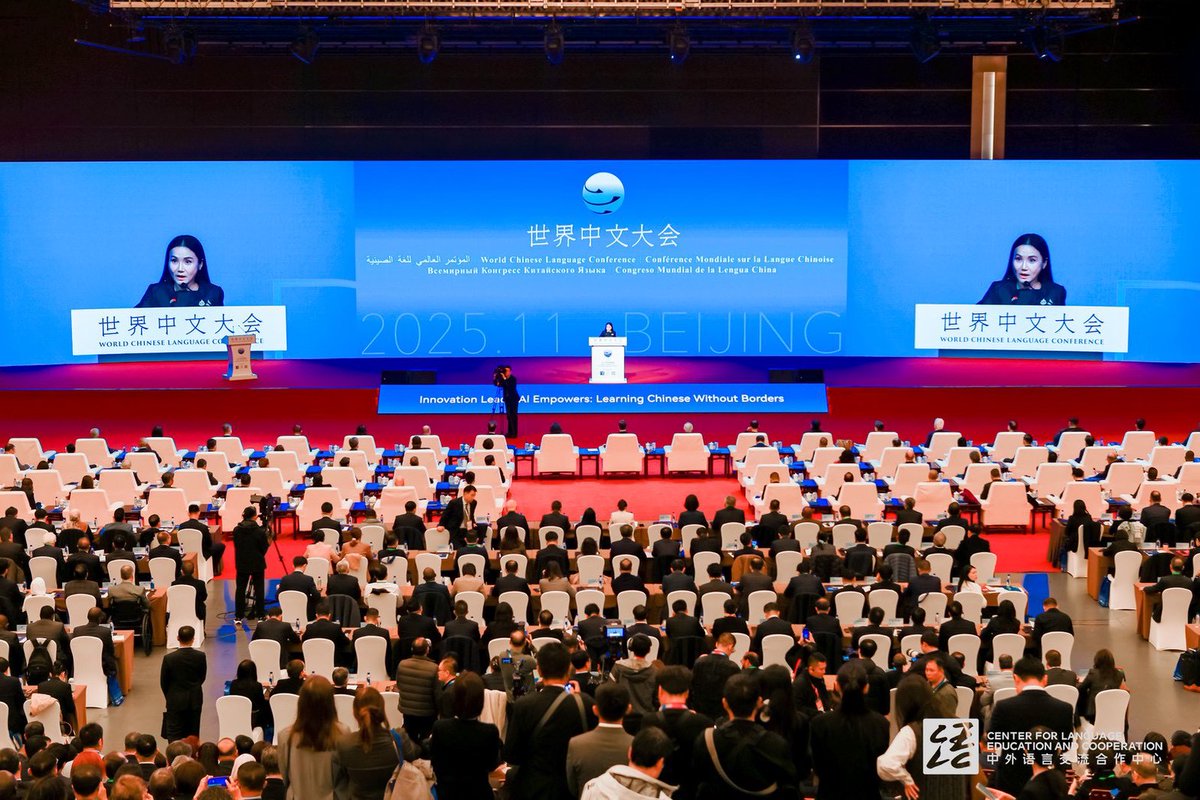 DrNarumonP's tweet image. “รมว.นฤมล”โชว์วิสัยทัศน์ใหม่บนเวที World Chinese Language Conference 2025 ดัน “นวัตกรรม–AI” ยกระดับการเรียนภาษาจีนทั่ว ปท. หนุนความร่วมมือไทย–จีนยุคใหม่ ครบรอบ 50 ปีความสัมพันธ์ทางการทูต

วันที่ 14 พ.ย. 2568 ศ.ดร.นฤมล ภิญโญสินวัฒน์ รัฐมนตรีว่าการกระทรวงศึกษาธิการ…